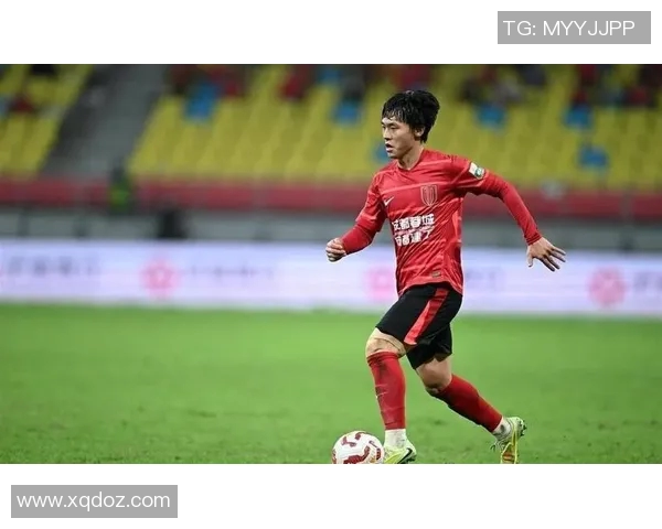 胡荷韬在比赛中展现边路突破技巧助力球队进攻的精彩瞬间分析 胡荷韬在比赛中展现边路突破技巧助力球队进攻的精彩瞬间分析